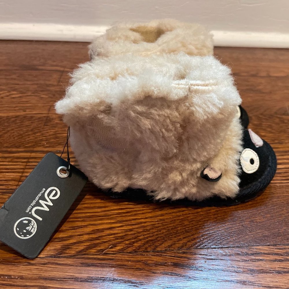 EMU Australia little critters lamb boot size 6-12 months.